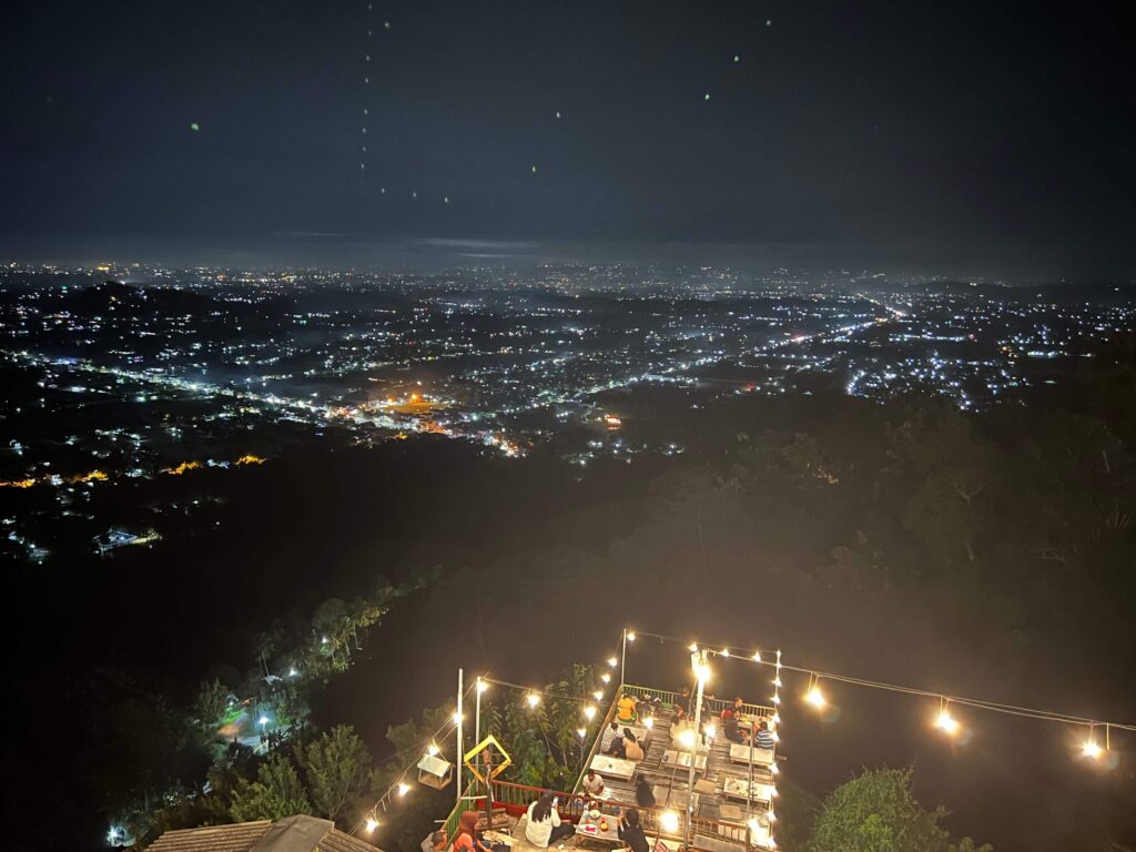Bukit Bintang ジョグジャカルタの夜景
