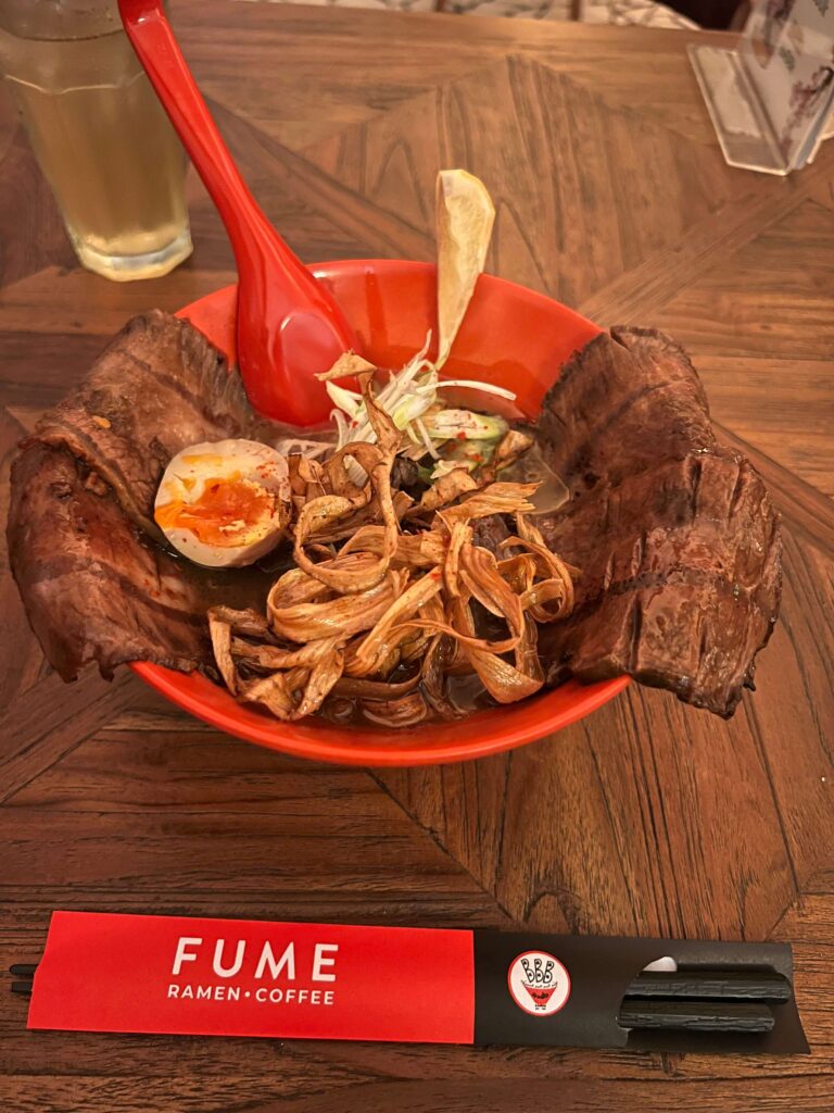 牛大王 (ローストビーフとトリュフ薫る醤油ラーメン) | FUME ジャカルタ ラーメン