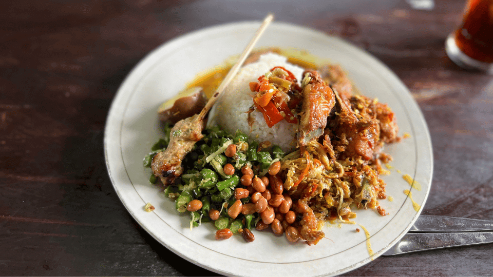 ナシアヤム | Warung Nasi Ayam Ibu Oki