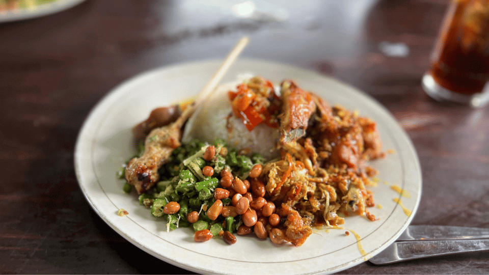 ナシアヤム | Warung Nasi Ayam Ibu Oki