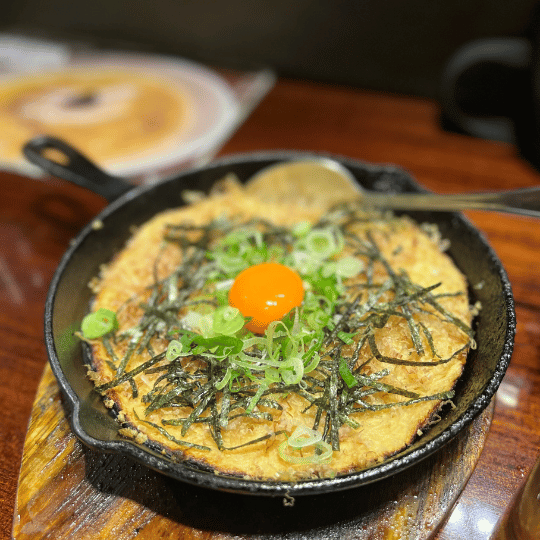 長いもふわとろチーズ鉄板 | EIGHT MAN エイトマン ジャカルタ スナヤンエリア ラーメン・居酒屋