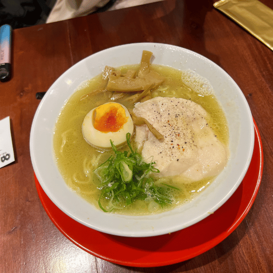 トリュフ薫る鶏白湯ラーメン | EIGHT MAN エイトマン ジャカルタ スナヤンエリア ラーメン・居酒屋