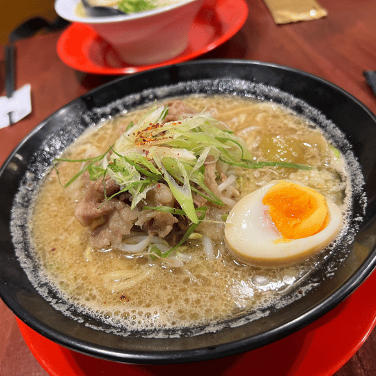 豚骨醤油の牛肉ラーメン | EIGHT MAN エイトマン ジャカルタ スナヤンエリア ラーメン・居酒屋