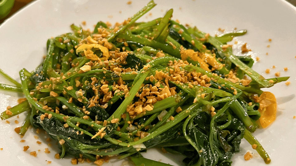 空芯菜炒め(kangkung)  | Warung mola mola バリ島 海鮮料理・海鮮居酒屋