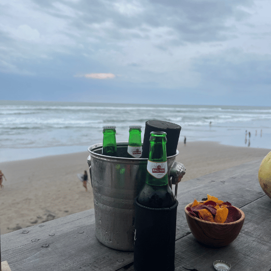 海岸沿いのレストランやカフェ | エコービーチ(Echo Beach) バリ島 チャングー