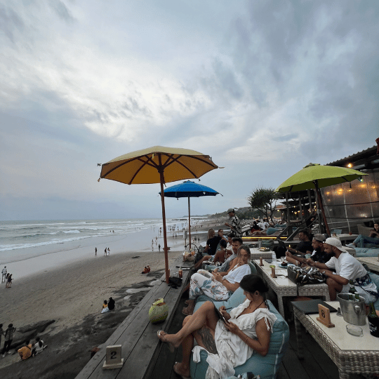 海岸沿いのレストランやカフェ | エコービーチ(Echo Beach) バリ島 チャングー